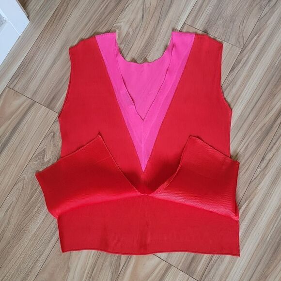 Sandro Ebba Accordion Pleat Split Hi Low Sleeveless Blouse in Red & Neon Pink - Picture 11 of 15